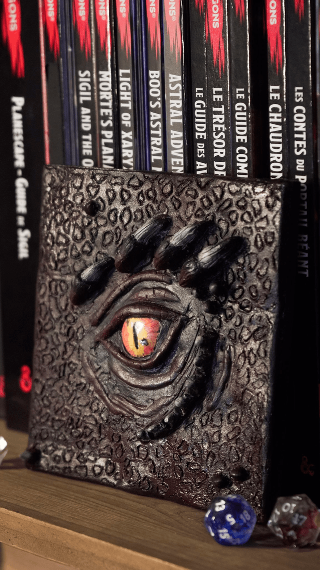 Oeil de dragon rouge [Grand format]